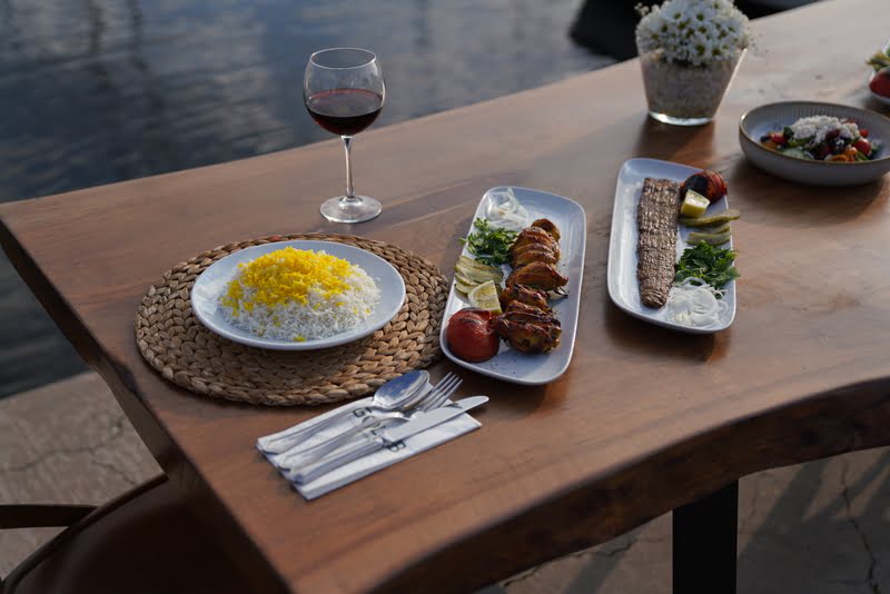 İstanbul'da deniz kenarında İran Restoranı غذا ایرانی در رستوران گلاب استانبول Persian food at Golab restaurant in Istanbul İran Yemekleri